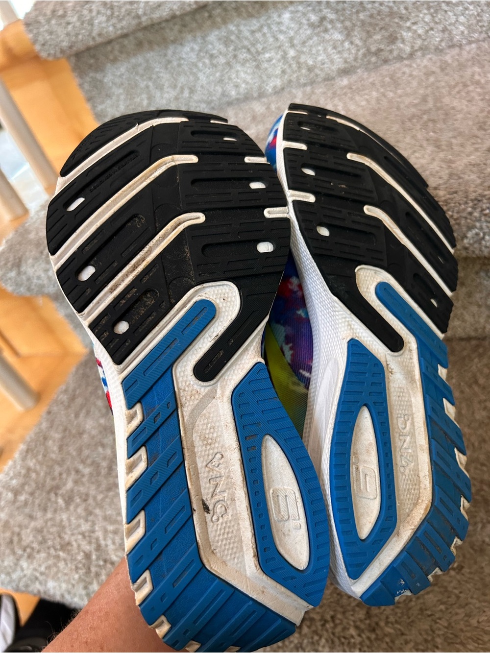 Brooks Launch 9 Running Jogging Walking Shoes in Vibrant Tie Dye Bold Color. 7 - Picture 6 of 8